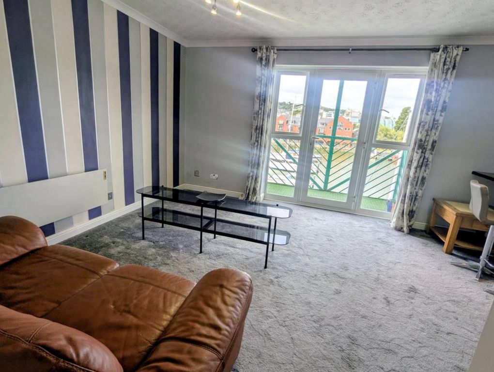 Property photo 2 of 10 Lounge