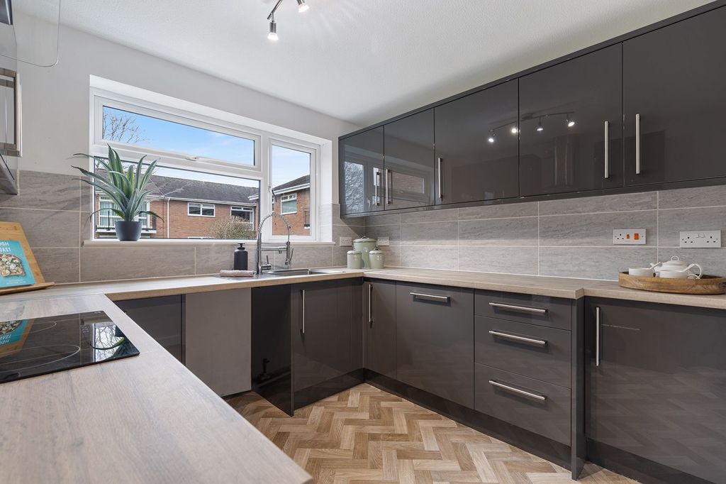 Property photo 3 of 24