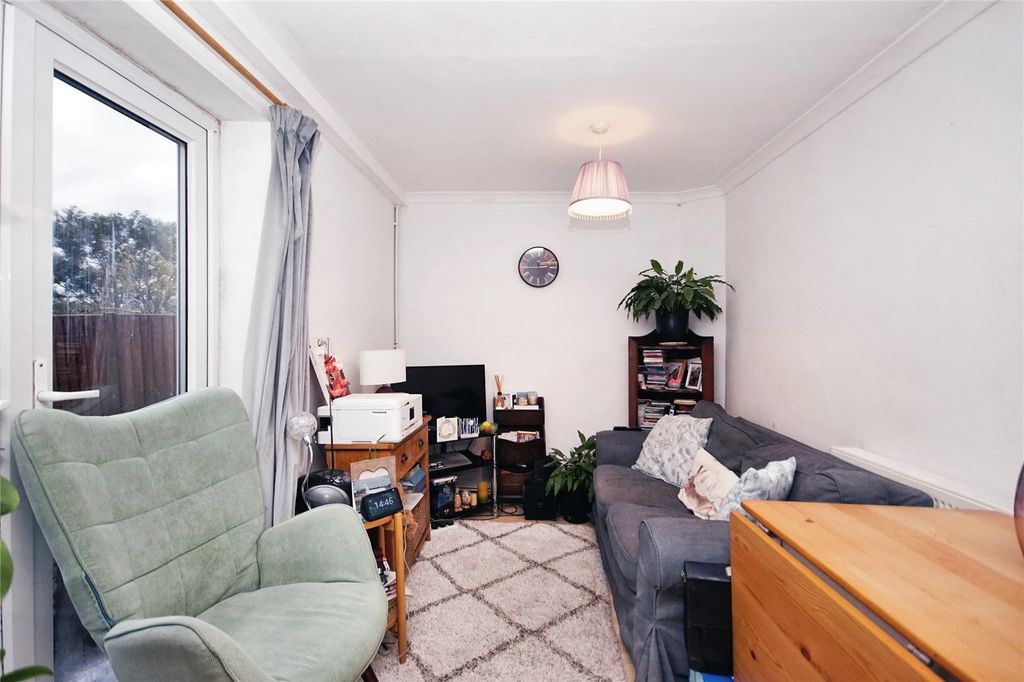Property photo 2 of 16 Lounge