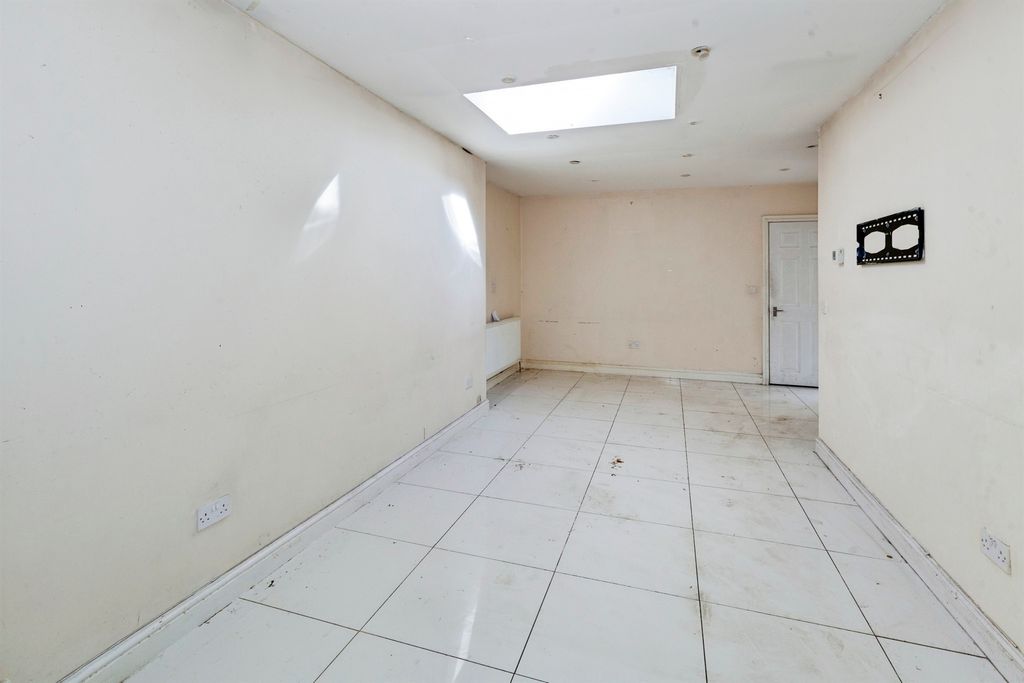 Property photo 3 of 26