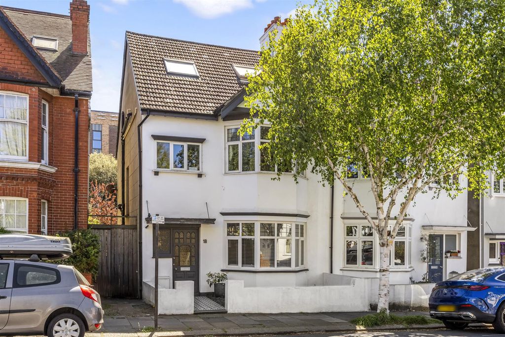 Property photo 2 of 19 Lyndhurst Road, 18-005.Jpg