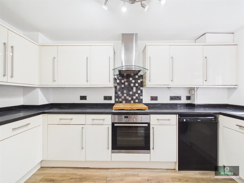 Property photo 2 of 10 Cam02067G0-Pr0182-Still001.Jpg