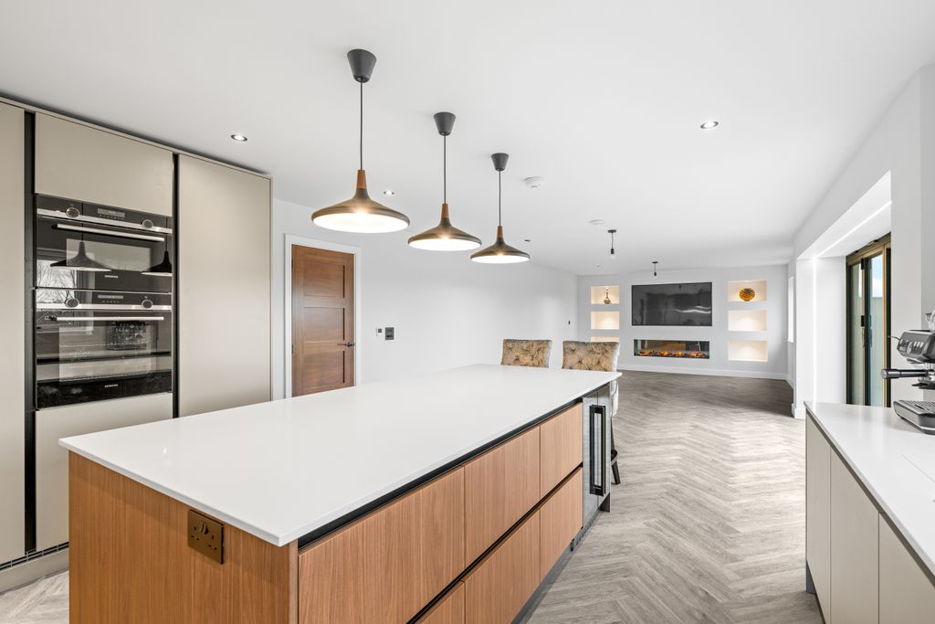 Property photo 2 of 33 Img_7922