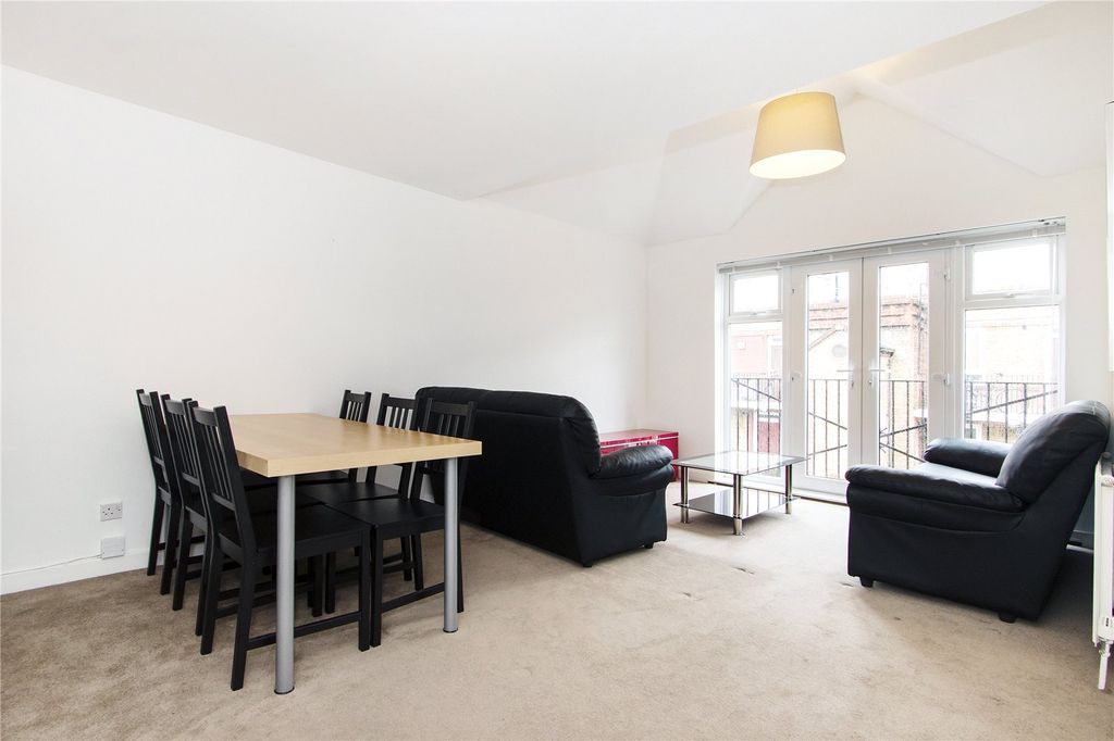 Property photo 2 of 8 Reception