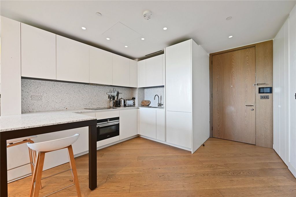 Property photo 2 of 9 Kitchen