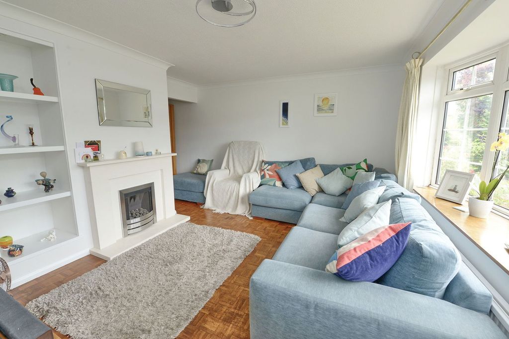 Property photo 2 of 17