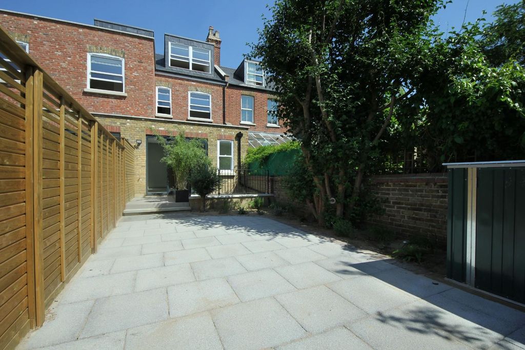 Property photo 3 of 8