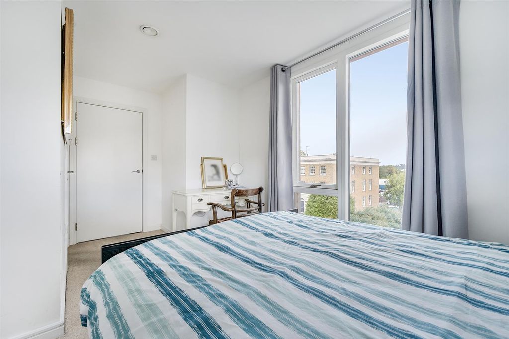Additional image 7 of 2 bed flat for saleLea House, Kidwells Close, Maidenhead SL6