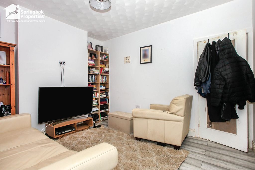 Property photo 3 of 21 2