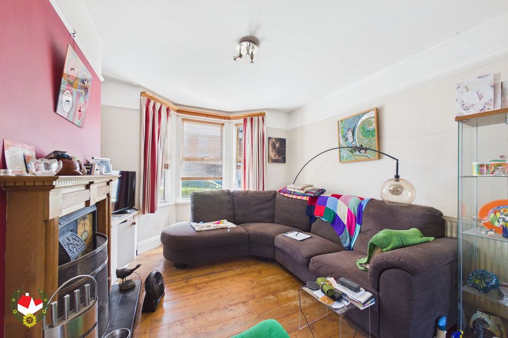 Property photo 3 of 15
