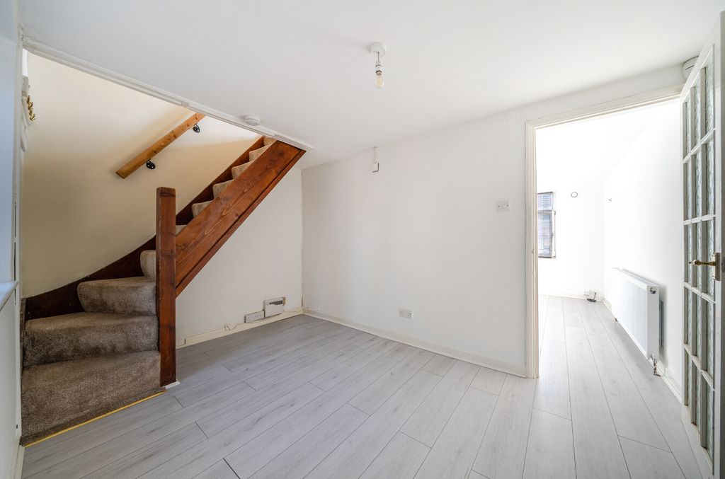 Property photo 3 of 20 1343486-8-68A829d...