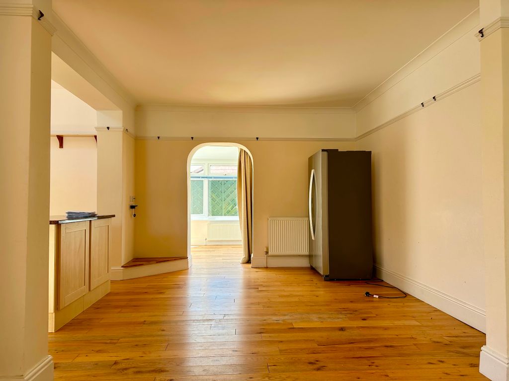 Property photo 3 of 27