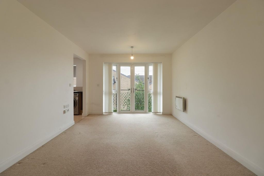 Property photo 3 of 20 Living Room
