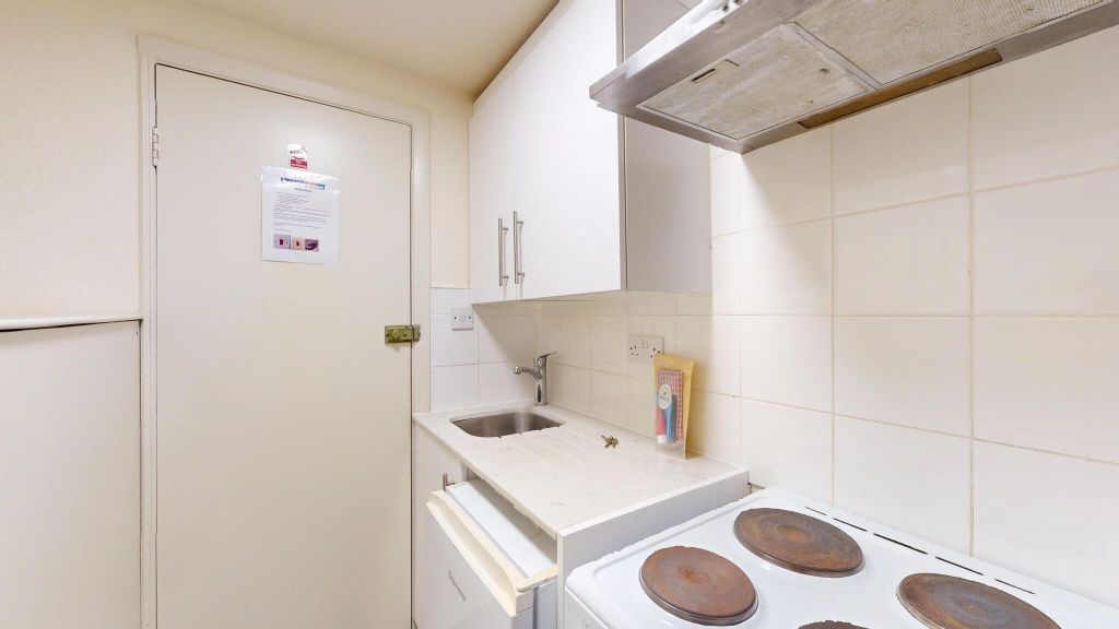 Property photo 2 of 12 Kitchen
