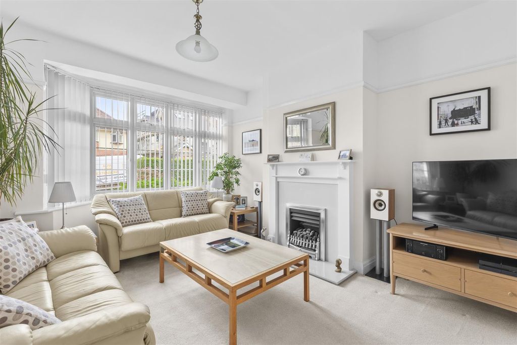 Property photo 3 of 17 Geralds Rd-7.Jpg