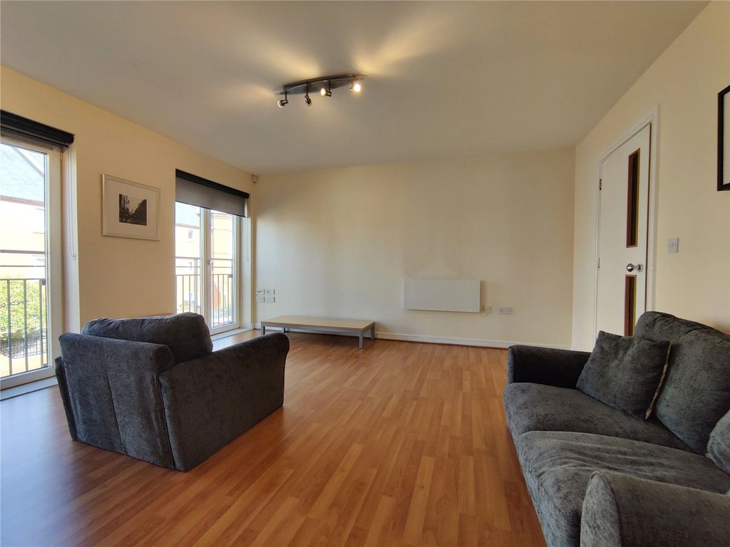 Property photo 3 of 8 Picture No. 12