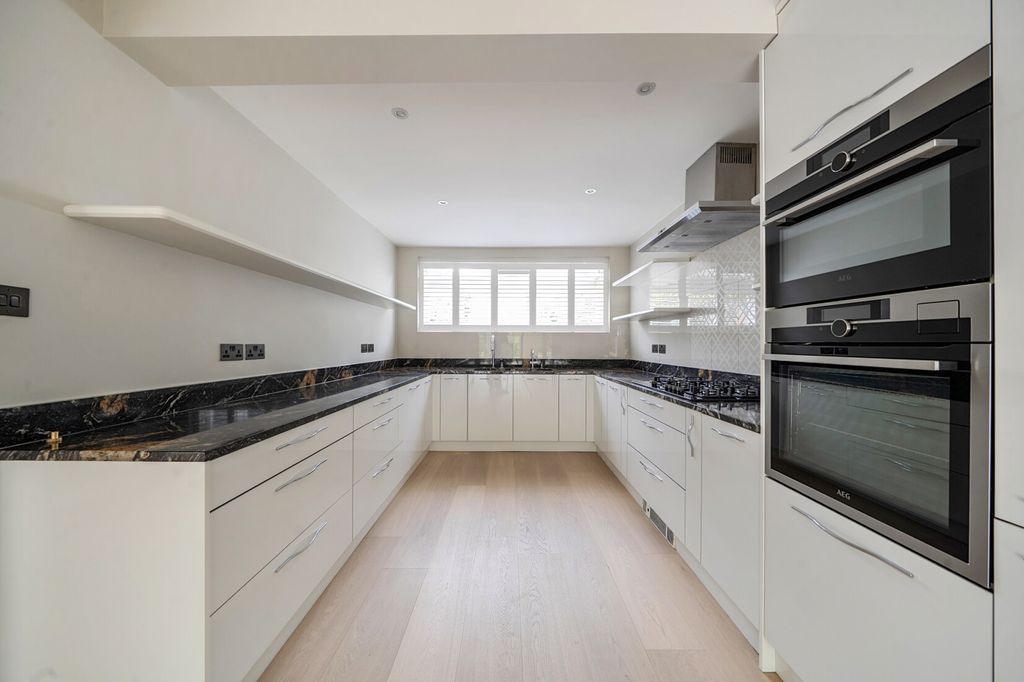 Property photo 2 of 25 1485668-10-6A427B...
