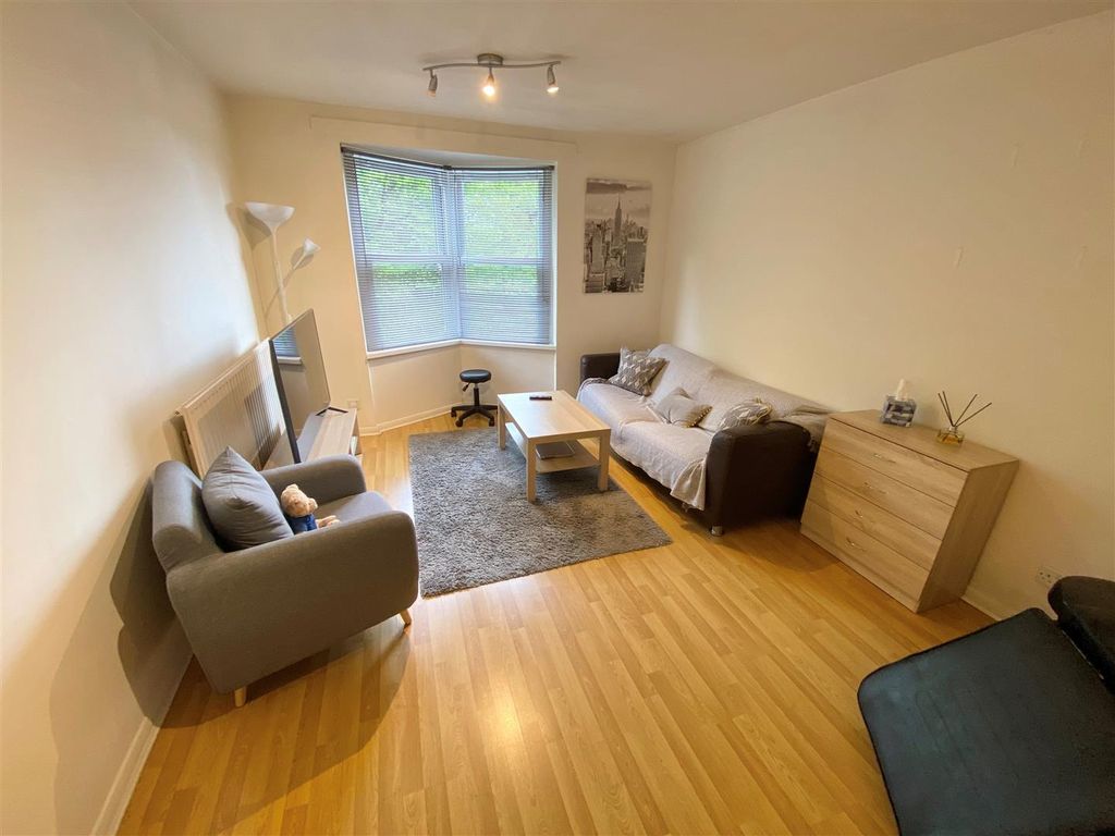 Property photo 2 of 8 Lounge.Jpg