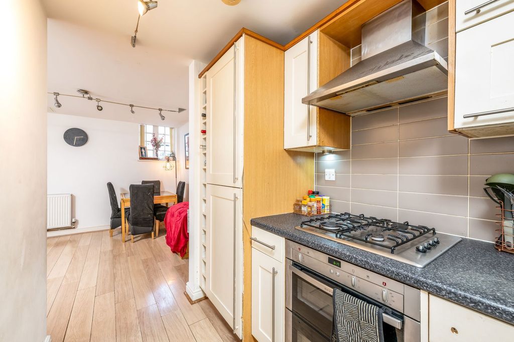 Additional image 11 of 2 bed flat for saleKingsley Avenue, Fairfield, Hitchin SG5