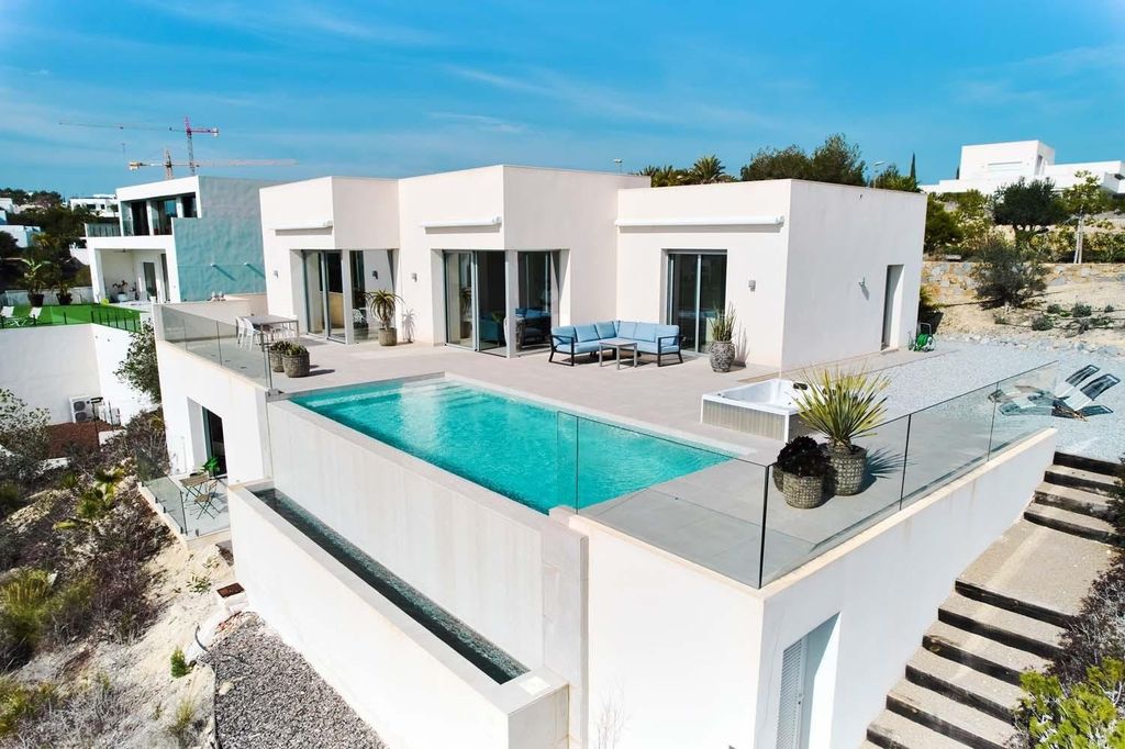 Property photo 1 of 50