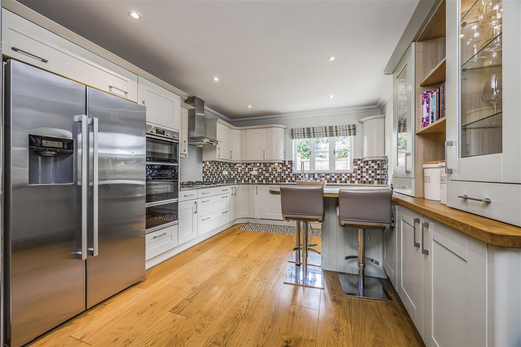 Property photo 2 of 38 2 Clarendon Close, Denmead-Porticomarketing-O'hara