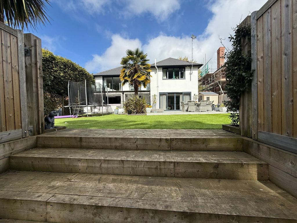Property photo 3 of 27