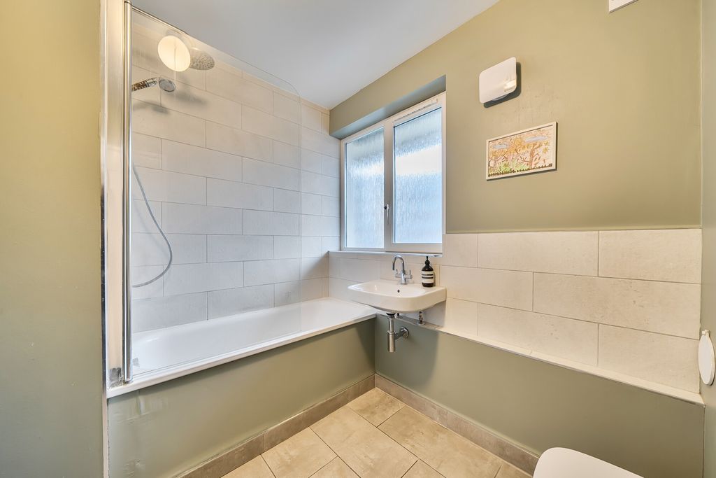 Property photo 2 of 16 1423175-15-69Aaef...