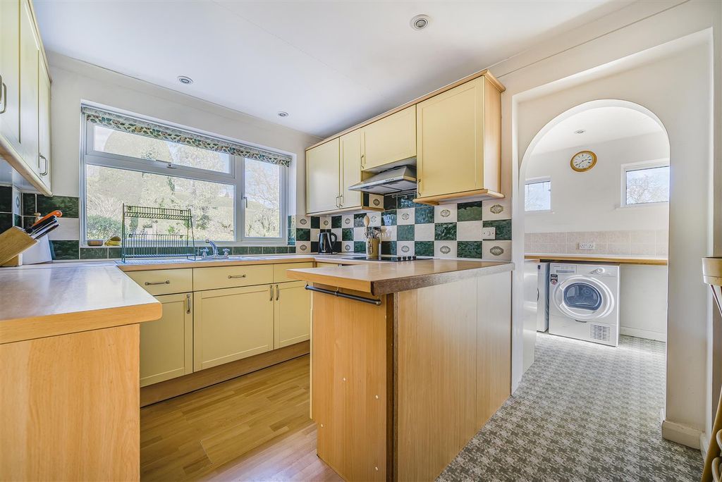 Property photo 3 of 27 Kitchen
