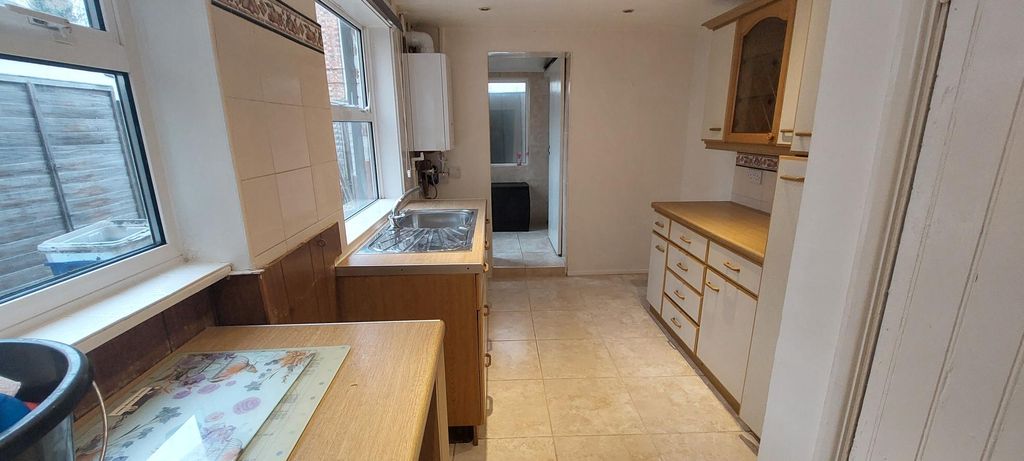 Property photo 3 of 7 Kitchen