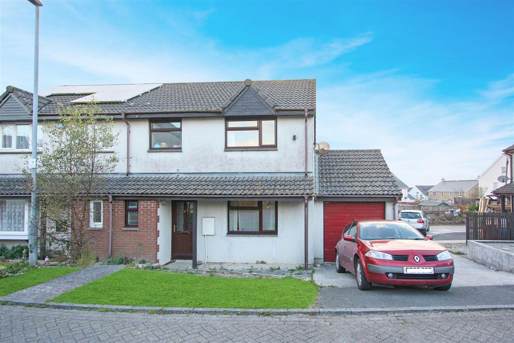 Property photo 1 of 11 47 Tremear Green