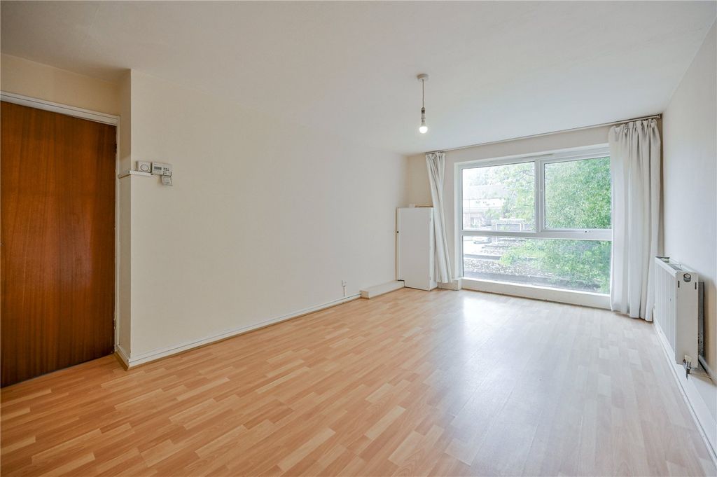 Property photo 2 of 18 Picture No. 17