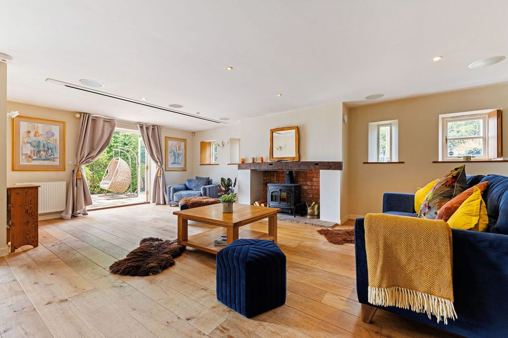 Property photo 2 of 30