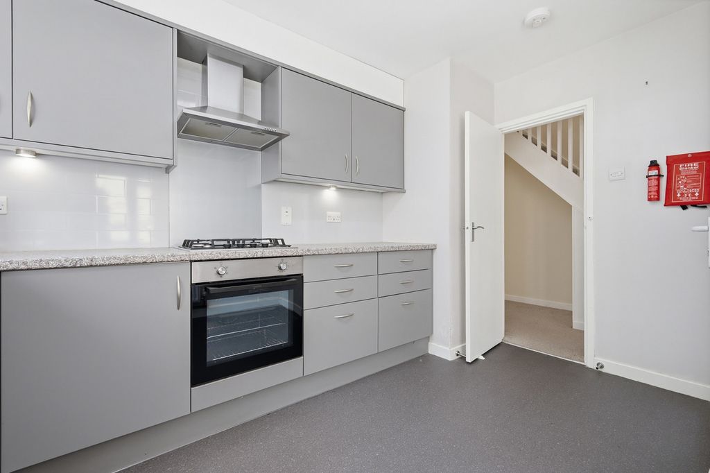 Property photo 3 of 27