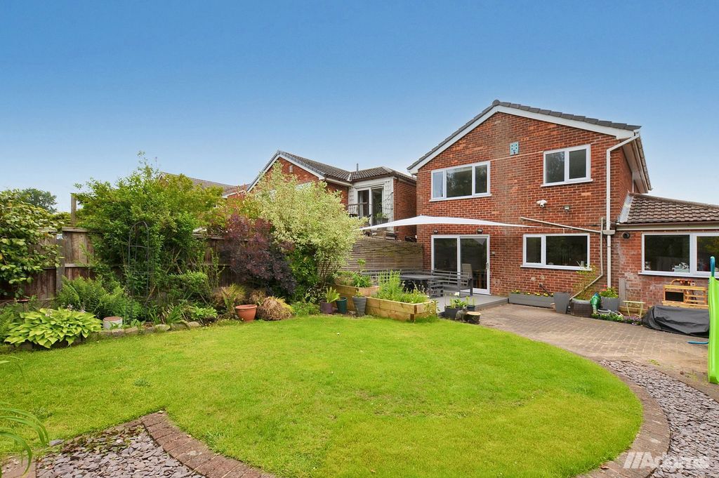 Property photo 2 of 32