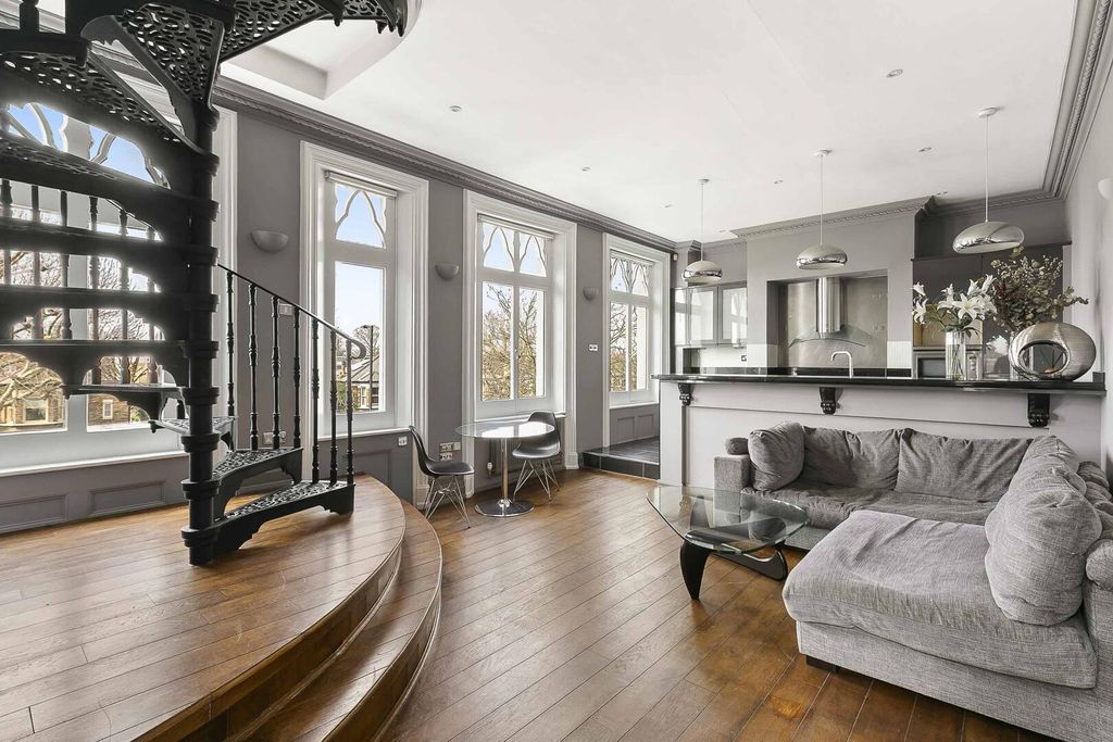 Property photo 2 of 17 Living Room