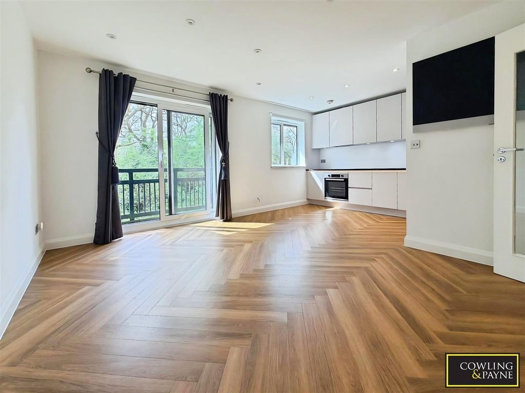 Property photo 1 of 17 Lounge/Kitchen