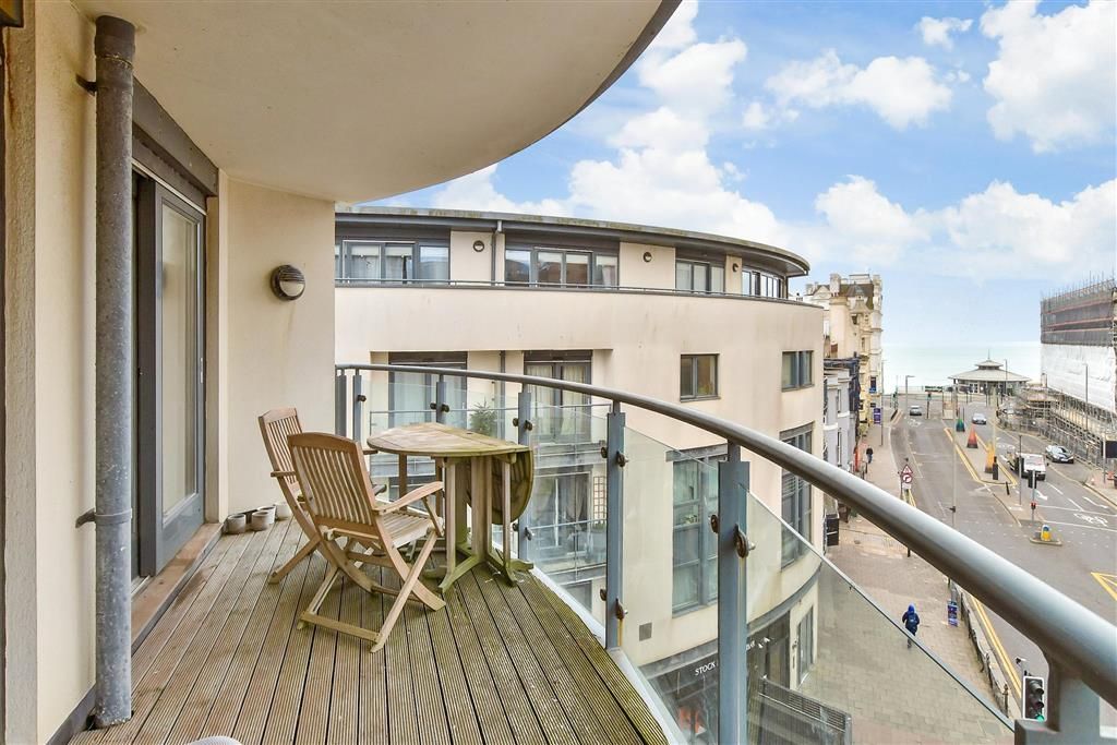 Property photo 2 of 6 Balcony / Terrace