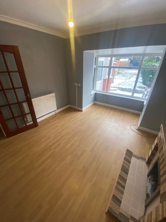 Property photo 3 of 10 Dining Room