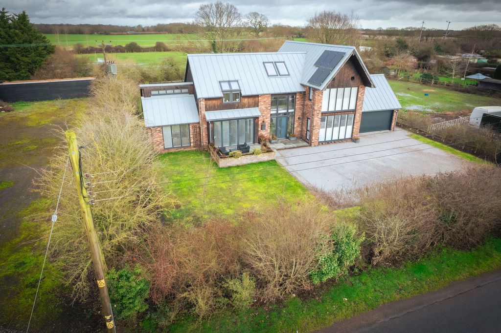 Property photo 2 of 27