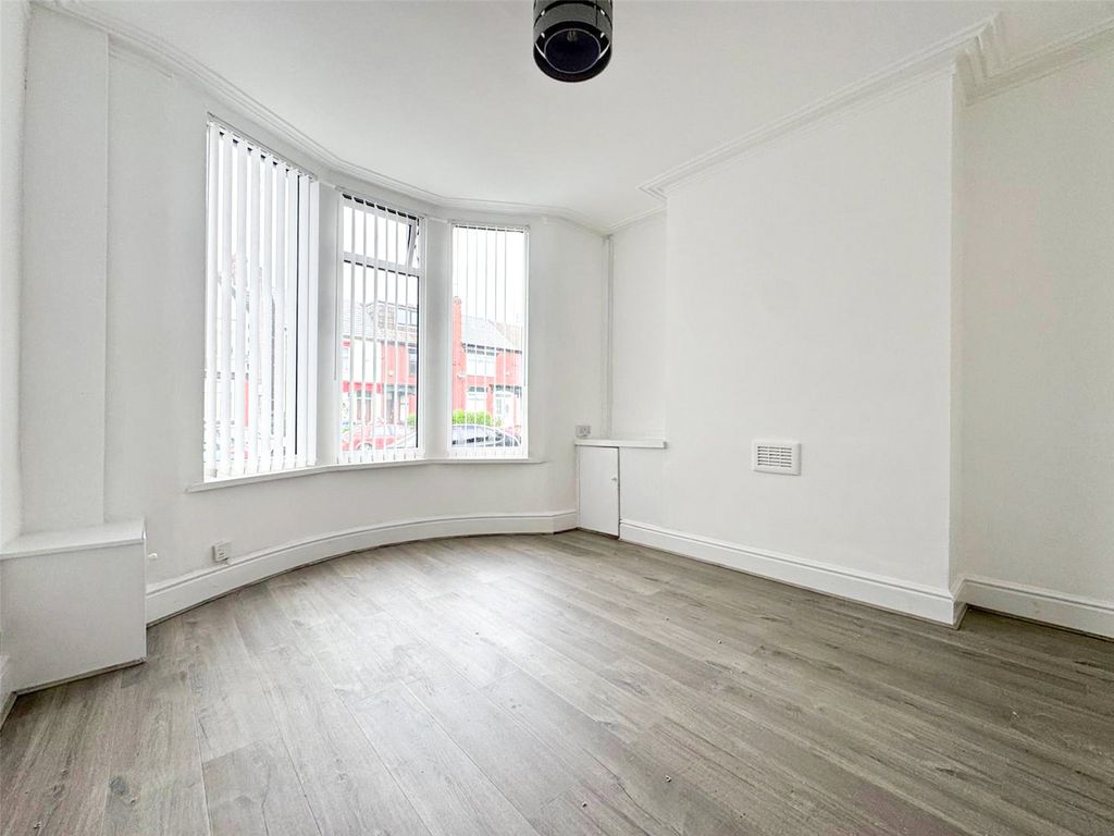 Property photo 2 of 11 Picture No. 13