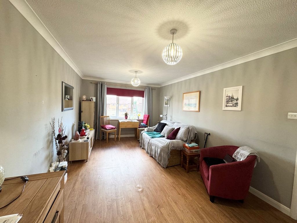 Property photo 3 of 11