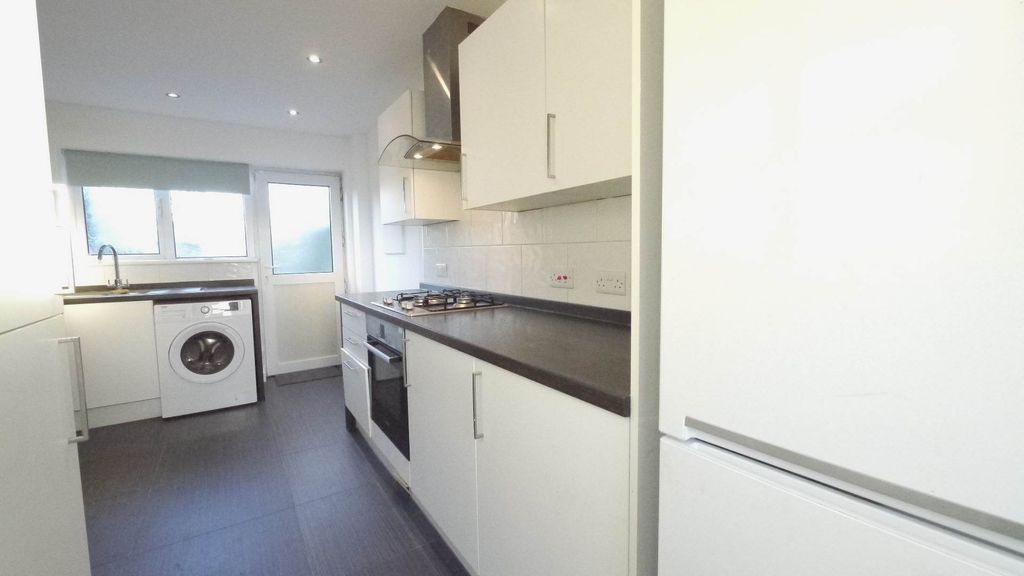 Property photo 2 of 25