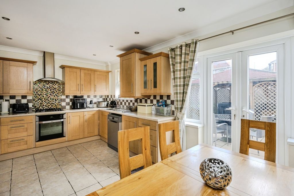 Property photo 3 of 20 Pbox-Img.Jpg