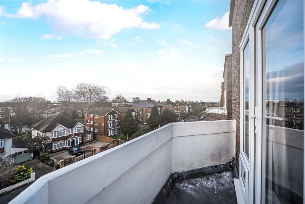 Property photo 3 of 17 Picture No. 14