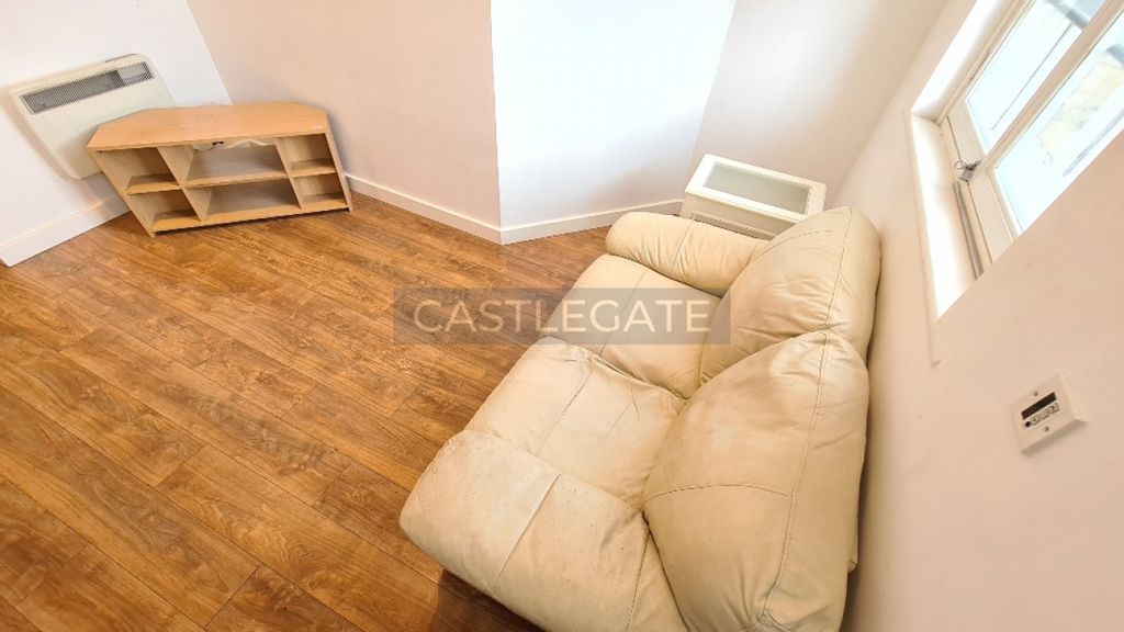 Property photo 3 of 15 Flat 4, 84 Fitzwilliam Street, Huddersfield, West Yorkshire, HD1 5Bb
