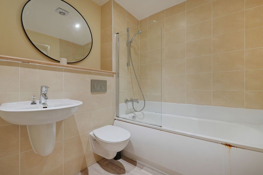 Property photo 3 of 16 Bathroom