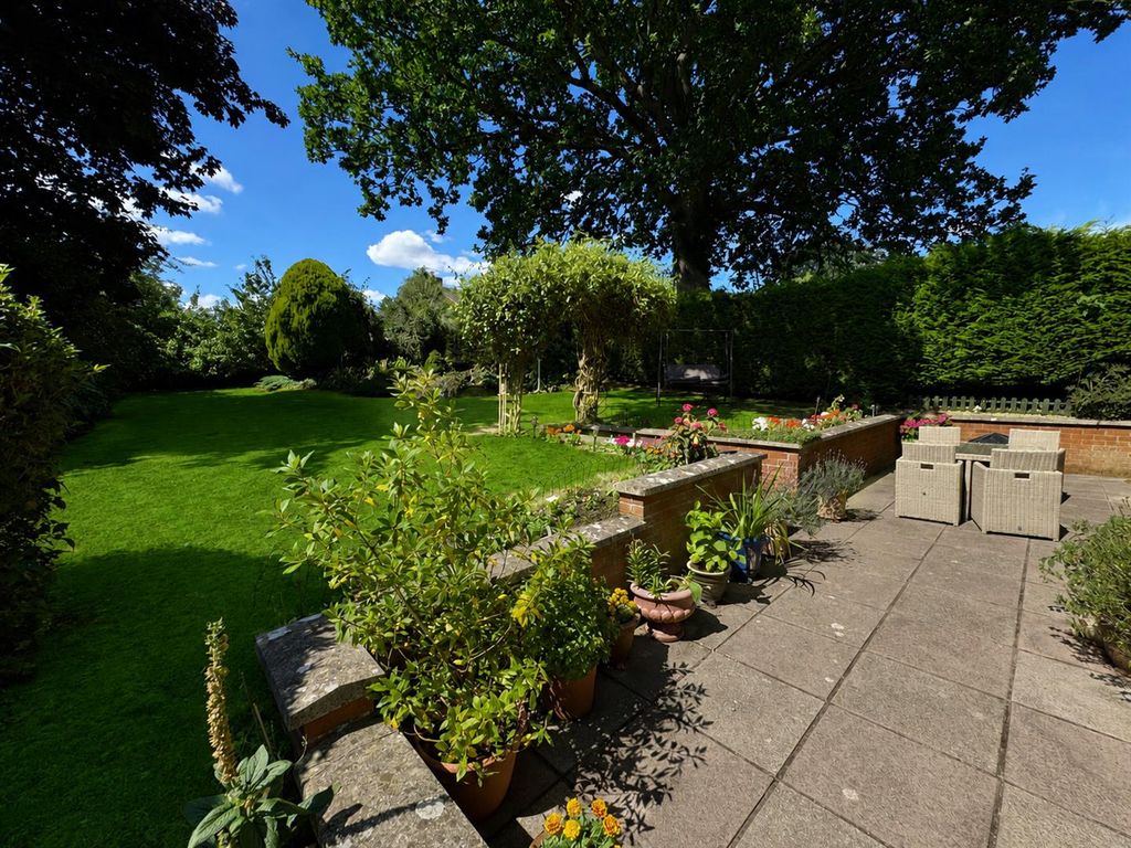 Property photo 2 of 28