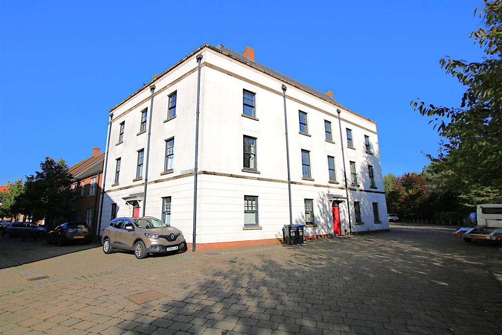 Property photo 1 of 8