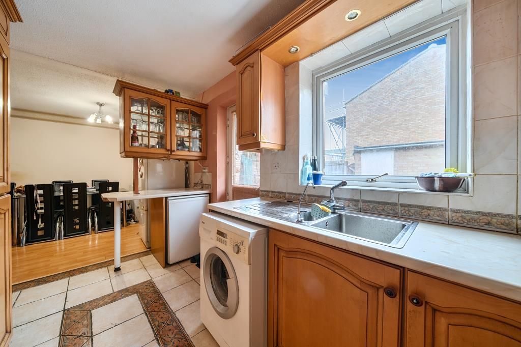 Property photo 3 of 18 Kitchen