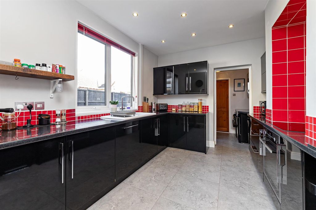 Property photo 3 of 20 29Kingsroad-30.Jpg